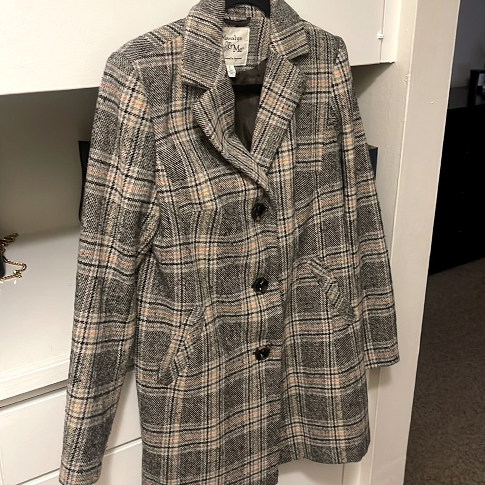 Have way too many coats ! Such a great coat fit for the fall and winter!